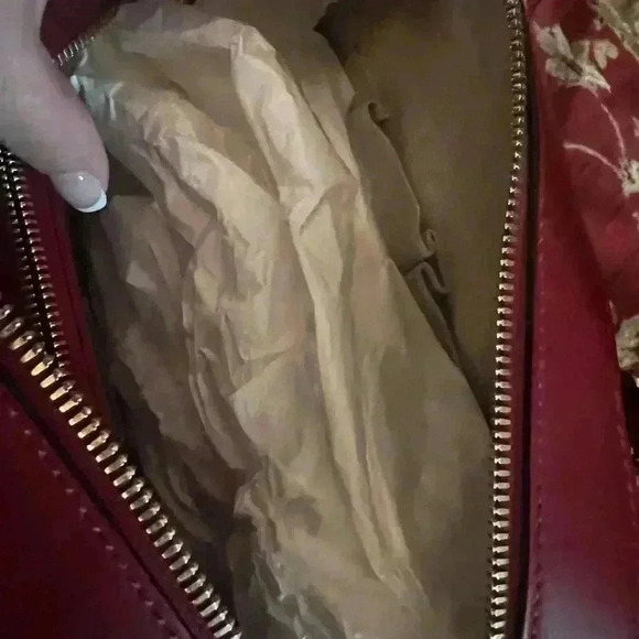 RED GUCCI MICROGUCCISSIMA SMALL LEATHER CROSSBODY BAG - Picture 14 of 16